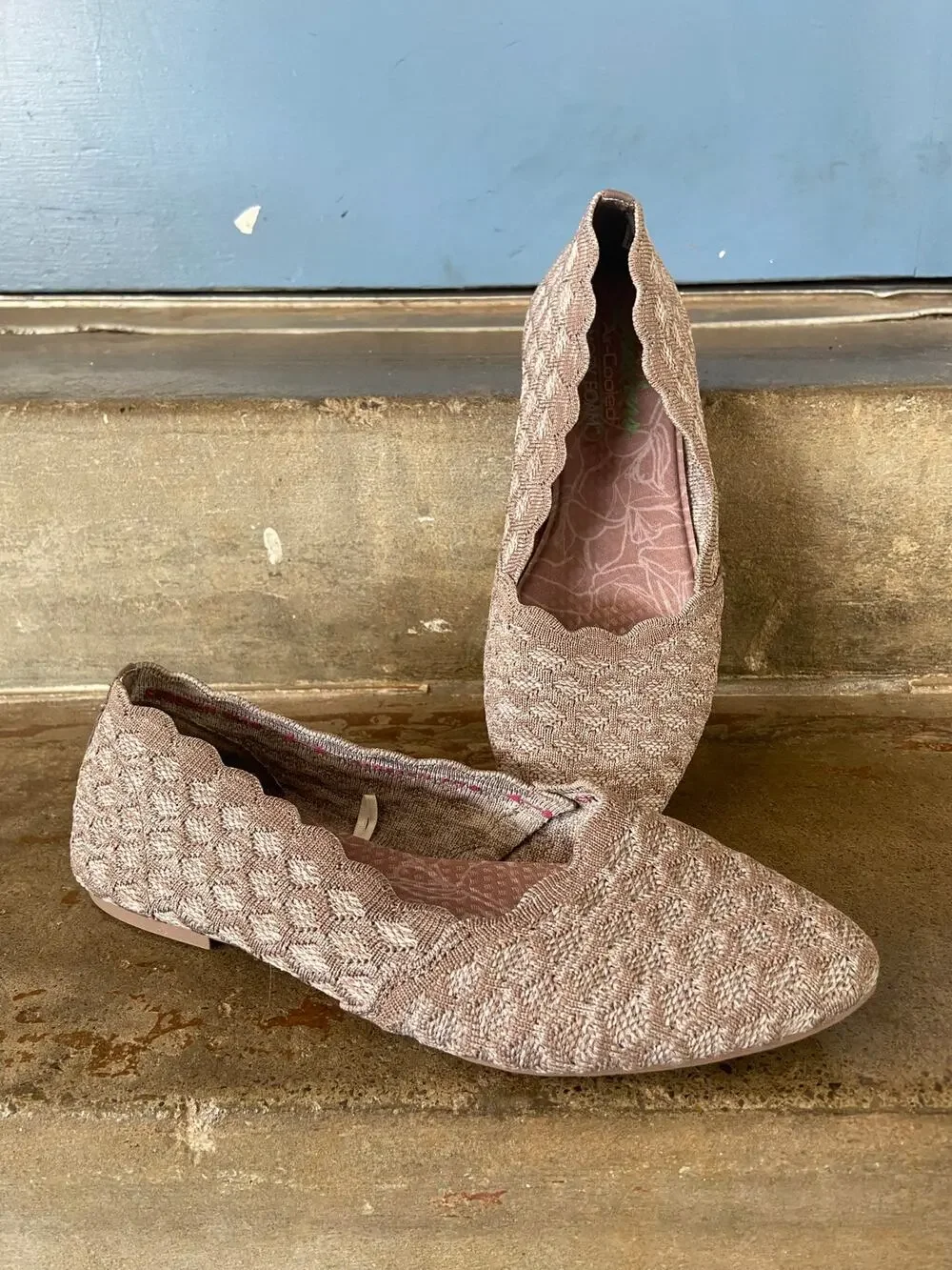 Skechers Cleo Honeycomb Taupe textured knit ballet  flats w/ scalloped collar